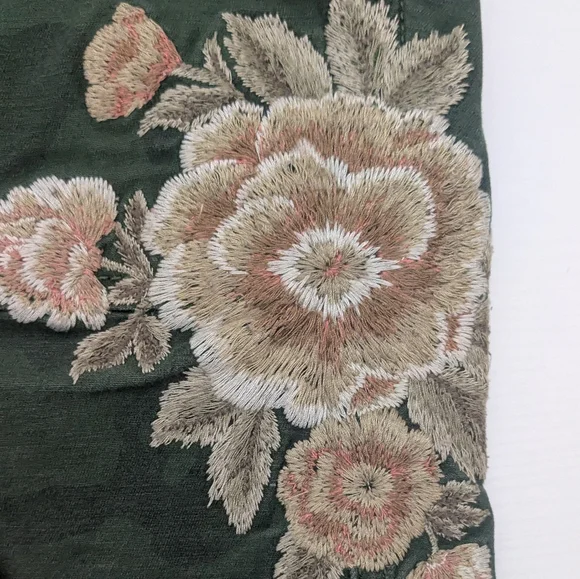 Torrid Green Camo Cutoff Shorts Floral Embroidery High Rise Raw Hem Casual 20 - Picture 9 of 13